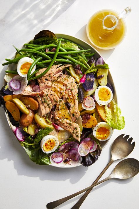 After snowboarding all day, this salmon Niçoise salad tossed with an umami-rich olive vinaigrette is a great healthy option. @raincoastbooks @mtnmamacooks @chroniclebooks #apresallday #salmonnicoisesalad #saladnicoise #salmon #salad #mountainmamacooks Preserved Lemon Recipes, Salmon Nicoise, Salmon Nicoise Salad, Sushi Taco, Salad Nicoise, Salad Salmon, Classic Beef Stew, Avocado Bowl, Preserved Lemon