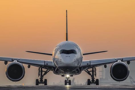 Airbus A350-1000, Big Airplane, Runway Airport, Düsseldorf Airport, George Bush Intercontinental Airport, Airplane Aesthetic, Airport Airplane, Royal Jordanian, Plane Photography