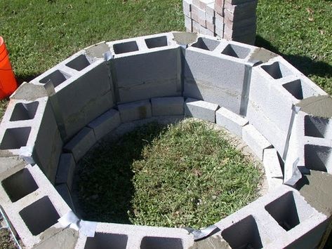 Block Fire Pit, Fire Pit Plans, Cinder Block Fire Pit, Fire Pit Materials, Fire Pit Ideas, Outdoor Fire Pit Designs, Fire Pit Ring, Cinder Blocks, Types Of Fire