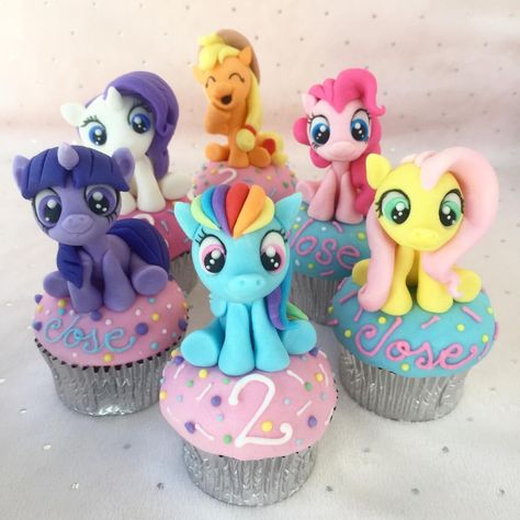 ❥ My Little Pony | Cupcakes #PinkiePie #Applejack #Fluttershy #RainbowDash #Rarity #TwilightSparkle Pony Cupcakes, My Little Pony Cupcakes, Gorgeous Cupcakes, Little Pony Birthday Party, Apple Jack, Pony Birthday, Pinkie Pie, Fluttershy, Twilight Sparkle