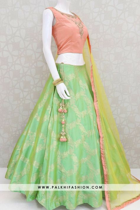 Light Green Lehenga Combination, Light Green Lehenga Color Combos, Light Green Lehenga, Mehandi Dress, Lehenga Sari, Stylish Lehenga, Palkhi Fashion, Cultural Clothing, Lehenga Choli Designs