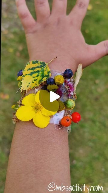 Natural Resources Activities, Nature Walk Activities, Color Hunt, Nature Crafts Kids, Bracelets For Kids, Nature Hunt, Sensory Activities Toddlers, Montessori Ideas, Nature Walk