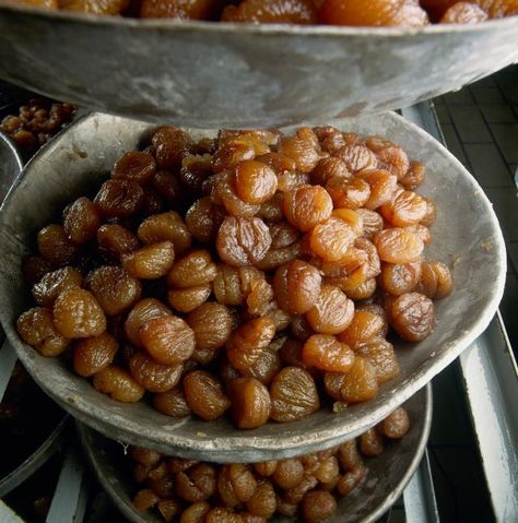 An easy recipe for Italian-style candied chestnuts. French Sweets, Chestnut Recipes, Sweet Chestnut, Roasted Chestnuts, Worth It, Chestnut, Christmas Food, Holiday Recipes, Cookie Recipes