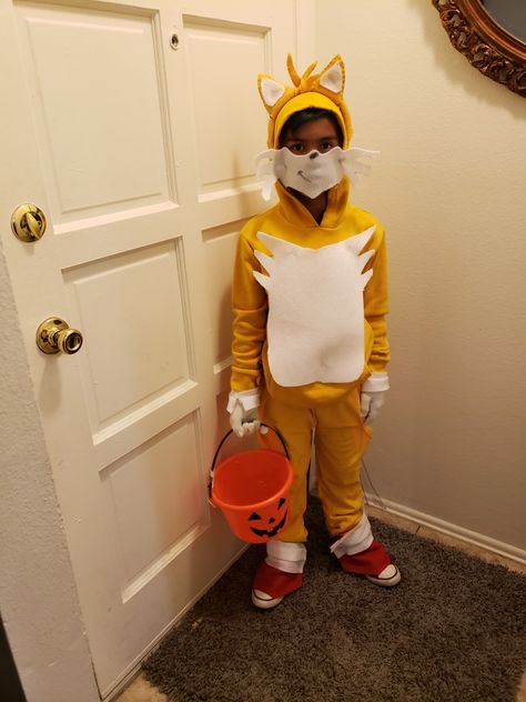 Tails Costume, Diy Tails Sonic Costume, Tails Costume Diy Sonic, Tails Costume Sonic, Tails Sonic Cosplay, Tails Cosplay, Sonic Cosplay Costumes, Sonic Costume, Homemade Halloween Costumes