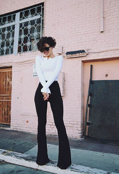 Karla Deras, Mode Vintage, Mode Inspiration, Looks Vintage, Outfits Casuales, Look Fashion, Modest Fashion, Bell Bottom Jeans, Fashion Inspo Outfits