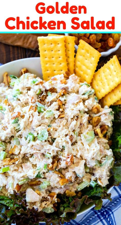 Salad With Golden Raisins, Chicken Salads, Golden Chicken, Chicken Salad Recipe Easy, Meat Salad, Diner Recept, Chicken Salad Recipe, Mason Jar Salad, Golden Raisins