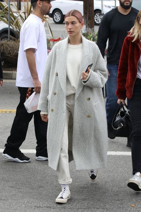 Trent Coat, Hailey Baldwin Street Style, Hailey Bieber Outfits, Celebrity Style Guide, Hailey Baldwin Style, Fall Fashion Coats, Looks Pinterest, Looks Street Style, Street Style Winter