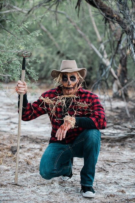 Costume Halloween Homme, Scary Scarecrow Costume, Farmer Halloween, All Black Halloween Costume, Diy Scarecrow Costume, Halloween Costumes 2023, Scarecrow Halloween Makeup, Black Dress Halloween Costume, Halloween Costumes Scarecrow