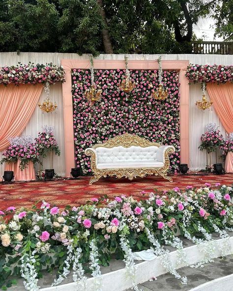 Wedding stage decor 😍 New stage 😍 beautiful 😍 Book now = 9399941970 DM = @rahul_t.p.p #thepartyplanner #sagarmp15 #sagarmp #sagarmp15😎 #mp #mp15 #weddingdecorations #weddings #weddingdecor #weddingplanner #weddingevent Wedding Stage Decor, Stage Decor, Furniture Details Design, Wedding Stage Decorations, Stage Decorations, Wedding Stage, Furniture Details, Flower Design, Flower Designs