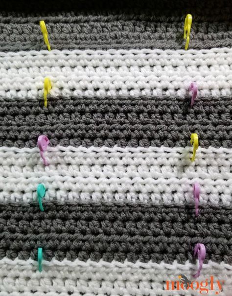 Couch Arm Covers, Couch Caddy, Organization Dorm, Crochet Couch, Sofa Organizer, Crochet Chair, Crochet Craft Fair, Crochet Bed, Bedside Organizer