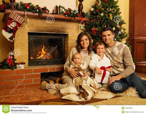 2016 holiday photo pose ideas Christmas Decorated House, Fireplace Photoshoot, Christmas Pajama Pictures, Holiday Photo Session, Family Holiday Pictures, Christmas Poses, Christmas Family Photoshoot, Fireplace Pictures, Family Christmas Card Photos