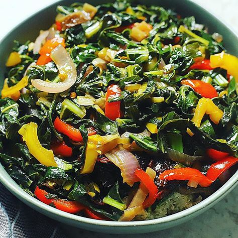 Collard Greens Recipes, Spicy Collard Greens, Easy Collard Greens Recipe, Vegetarian Collard Greens, Vegan Collard Greens, Sauteed Collard Greens, Greens Recipes, Collard Green, Collard Greens Recipe