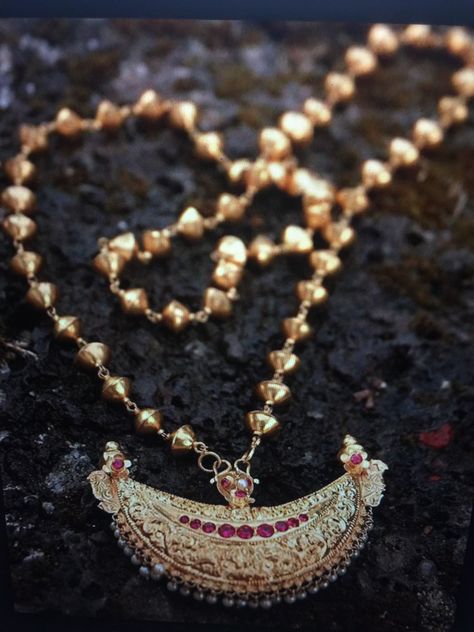 Coorgi necklace Kodava Style Jewellery, Coorgi Jewellery, Karnataka Jewellery, Jewelry Designing, Fancy Blouse, Mangalsutra Designs, Indian Jewelry Sets, Gold Designs, Pandora Rings