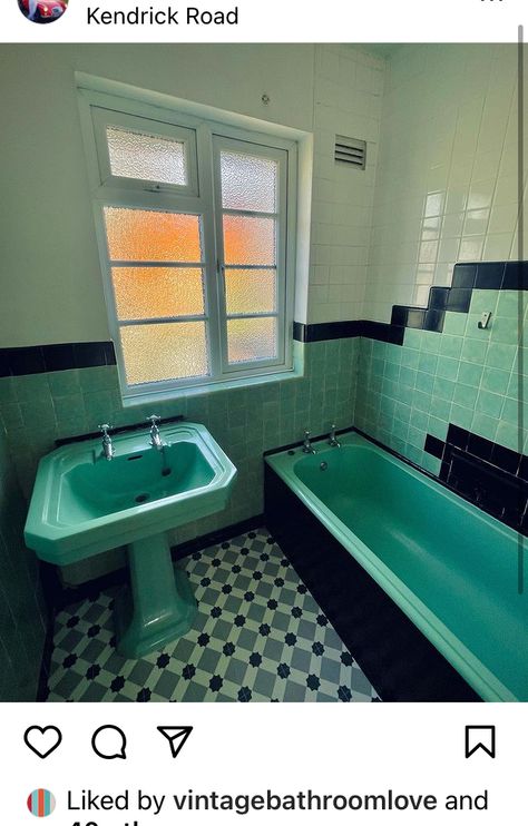 1920s Green Bathroom, 1920 Home Decor Interior Design 1920s Bathroom, 1920 Home Decor Interior Design, 20s Bathroom, Green Art Deco Bathroom Tile, Art Feco Bathroom, 1920’s Bathroom, Art Deco Public Bathroom, Hotel 1928 Bathroom