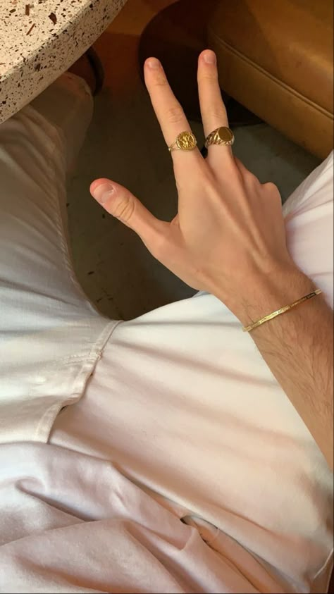 Boys Gold Ring, Francisco Borsoi, Aesthetic Rich Life, Bracelet Stack Ideas, Rich Life Aesthetic, Obx Fanfic, Capsule Wardrobe Men, James Parker, Jason Taylor