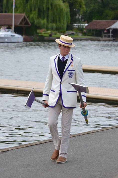 The Henley Royal Regatta is the largest and most prominent rowing race in the world. It first held in 1839 for the people of henley as a public attraction with lots of amusement and fair and has been held every year ever since. Mens Fashion 2023, Henley Regatta, Henley Royal Regatta, Strange People, Rowing Blazers, Sporty Aesthetic, Dystopian Future, Ivy Style, Races Fashion