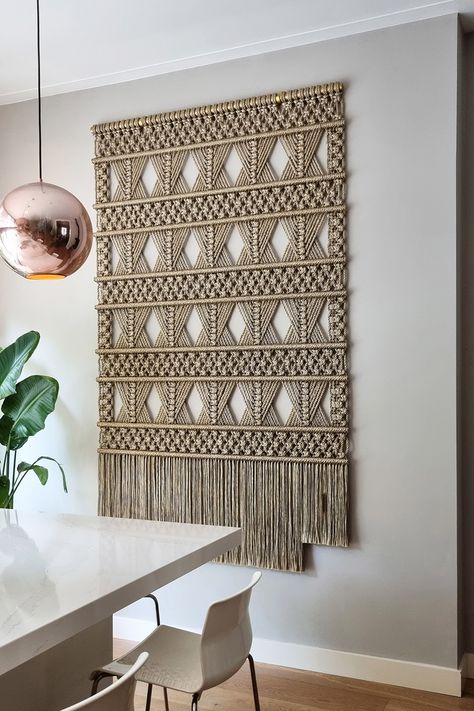 Macrame Modern Wall Hanging, Macrame Interior Design, Macrame Ideas Projects, Unique Macrame Ideas, Jute Wall Decor, Mural Macrame, Jute Wall Art, Macrame Decor Ideas, Macrame Interior