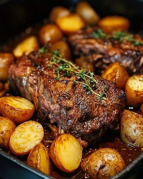 🍖 Pot Roast with Potatoes and Carrots 🥔🥕 Ingredients: 1.5-2kg beef chuck roast 🥩 2 tbsp olive oil 🫒 Salt and pepper to taste 🧂 1 onion, chopped 🧅 4 cloves garlic, minced 🧄 4 large carrots, cut into chunks 🥕 500g baby potatoes or large potatoes cut into chunks 🥔 2 cups beef broth 🍲 1 cup water 💧 2 tbsp tomato paste 🍅 1 tbsp Worcestershire sauce 2 sprigs fresh thyme 🌿 2 bay leaves 🍃 Fresh parsley for garnish 🌿 Instructions: Sear the Pot Roast: Season the beef chuck roast with salt and pepper. ... Roast Dinner Ideas, Roast With Potatoes And Carrots, Pot Roast With Potatoes, English Roast, Vilamoura Portugal, Roasted Potatoes And Carrots, Roast Beef Dinner, Potatoes And Carrots, Chef Gordon