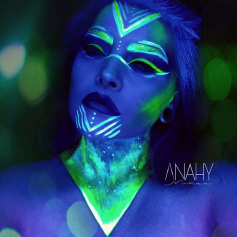 Uv Paint Makeup, Uv Skull Makeup, Eel Makeup, Uv Makeup Ideas, Glow Face Paint, Ocean Makeup, Edc Makeup, Uv Face Paint, Viking Makeup