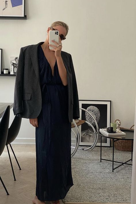 Black Dress Grey Blazer, Black Maxi Dress With Blazer, Dress With Blazer Outfit, Grey Blazer, Long Black Dress, Casual Blazer, Blazer Outfits, Blazer Dress, Long Black