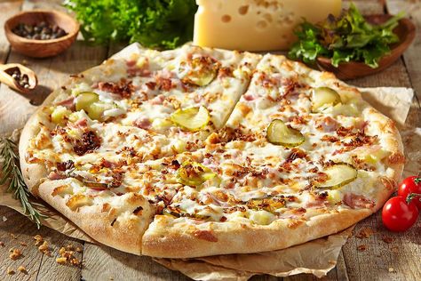 Cubano Pizza, Cuban Pizza, Flammkuchen Recipe, Homemade Pizza Crust Recipe, Sandwich Night, Pizza Crust Recipe Easy, Pizza Dishes, Homemade Pizza Recipe Easy, Tomato Sauces