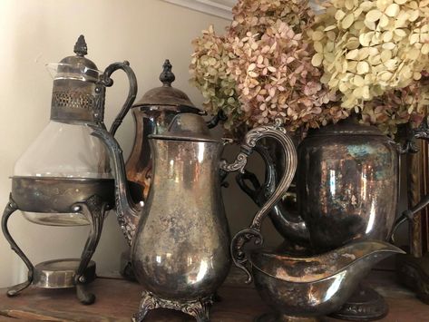 Old Silver Trays Ideas, Displaying Silver Pieces, Using Silver Pieces To Decorate, Silver Tea Set Repurposed, Decorating With Silver Pieces, Silver Tea Set Display, Silver Trays Decor Ideas, Silver Tray Decor, Tea Set Decor