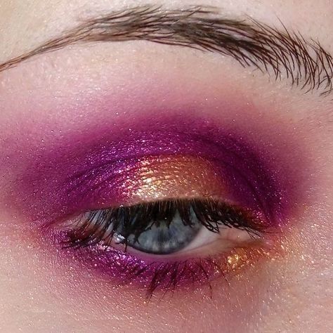 Eye Shadow Aesthetic, Purple And Gold Makeup, Pink And Gold Makeup, Editorial Make-up, Shadow Aesthetic, Aesthetic Eye, Colors Aesthetic, Sleek Makeup, Makeup Board