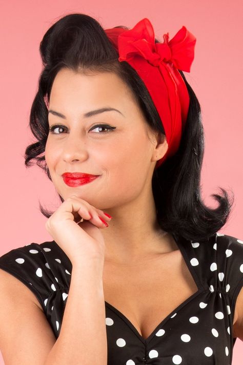 Shop 1950s Hair Accessories Vintage 50s Retro Hair Scarf in Red £4.18 AT vintagedancer.com 50s Hairstyles Women, Rock And Roll Hairstyles, Easy 50s Hairstyles, 1950s Hairstyles, 50s Hairstyles, Estilo Pin Up, Hair Accessories Vintage, Roll Hairstyle, Rockabilly Hair