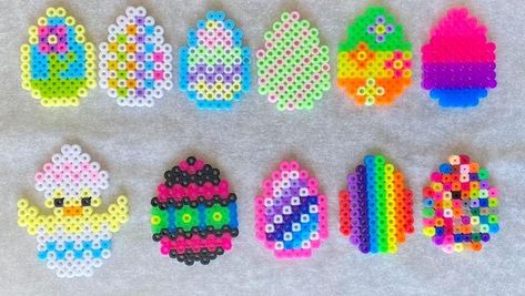 Easter Pixel Art, Easter Beads, Hama Beads Jewelry, Hama Beads Patterns, Melty Beads, Loom Pattern, Easter Humor, Pixel Art Pattern, Kid Crafts