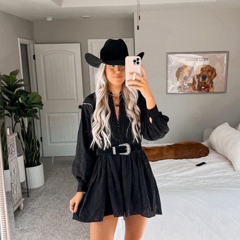 Fashion Western Outfits, Black Western Dresses, Western Winter Dress, Cowboy Cocktail Attire, Long Dress With Cowboy Boots, Black Dress With Cowboy Boots, Black Dress With Boots, Black Western Dress, Black Dresses With Boots