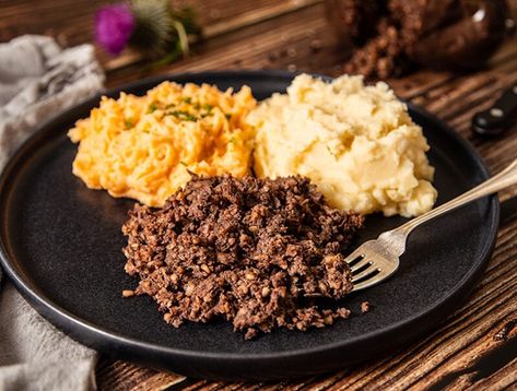 Haggis Recipe, Haggis Neeps And Tatties, Burns Supper, Scottish Breakfast, Scottish Dishes, Burns Night, Sweet Potato Noodles, Jamie Oliver Recipes, Beef Ribs