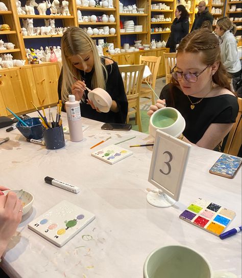 Pottery Painting With Friends Aesthetic, Pottery Painting Aesthetic Friends, Pottery Painting With Friends, Pottery With Friends, Pottery Painting Birthday Party, Pottery Painting Party, Painting With Friends, Pottery Cafe, Pottery Place