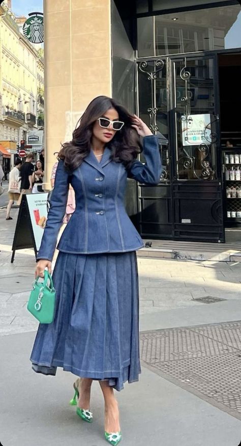 Dior New Look Modern, Jean Dresses Outfit, Fall Ootd, Oversized Glasses, Mode Abaya, Stylish Work Attire, Elegant Dresses Classy, Green Heels, Classy Work Outfits