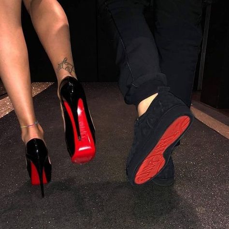 Red Bottom Heels, Flipagram Instagram, Mode Tips, Cute Couple Outfits, Red Bottom, Chanel Purse, Dior Handbags, Red Bottoms, Todays Outfit