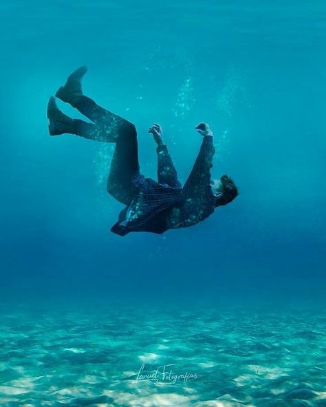 Someone Falling Into Water, Falling Into Water Photography, People Underwater Drawing, Falling In Water Reference, Someone Underwater Drawing, Falling Underwater Pose Reference, Floating Person Aesthetic, Falling Back Reference, Falling Pose Reference Photo