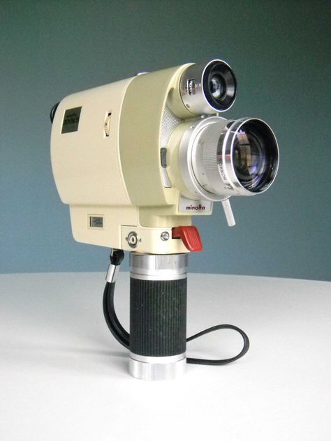 Vintage 8mm Movie Camera Minolta Zoom 8 with by MustyMusts 8mm Camera, Super 8 Camera, The Movie Theater, Movie Camera, Super 8, Photo Vintage, Film Cameras, Vintage Electronics, Kitchen Aid Mixer