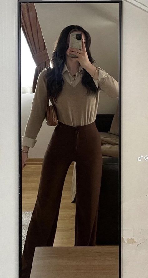 Outfit Ideas For Petite Women Body Types, Brown Pants Outfit Winter, Outfits For Warm Weather, Looks Kylie Jenner, Preppy Outfits For School, The Upper East Side, Outfits For School, Preppy Summer Outfits, Day Outfits