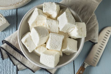 Keto Marshmallows, Marshmallow Plant, Marshmallow Root Powder, Hot Chocolate Bar Party, Sugar Free Marshmallows, Gluten Free Marshmallows, How To Make Marshmallows, Keto Candy, Paleo Sweets