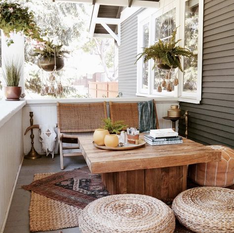 Foliage Styling, Scandinavian Porch, Bohemian Porch, Bohemian Bungalow, Boho Style Furniture, Layering Rugs, Scandinavian Garden, Boho Bungalow, Boho Chic Interior