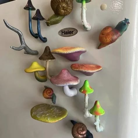 Clay Magnet Ideas, Sunflower Paper Craft, Sunflower Paper, Magnet Ideas, Mushroom Garden, Mushroom Crafts, Clay Magnets, Clay Diy Projects, Clay Crafts Air Dry