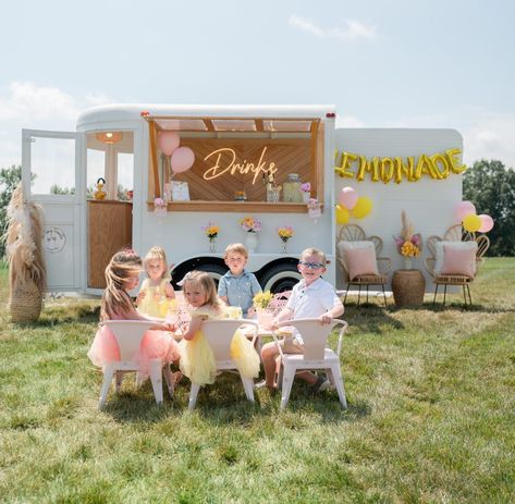 A Sweet Lemonade Party Boujee Lemonade Stand, Mobile Farmers Market Trailer, Mobile Lemonade Stand, Lemonade Truck Ideas, Lemonade Business Ideas, Lemonade Bar Ideas, Lemonade Trailer, Lemonade Truck, Wedding Lemonade Stand