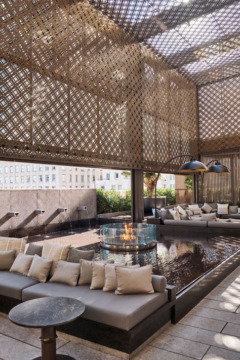 This Midtown Hotel Aims to Be an Oasis of Calm in New York City Hotel Patio Design, Outdoor Amenity Space Design, Hotel Outside Design, Hotel Rooftop Design, Modern Hotel Design, Oasis Hotel, Boutique Hotel Lobby, Landscape Hotel, Hotel Lobby Lounge