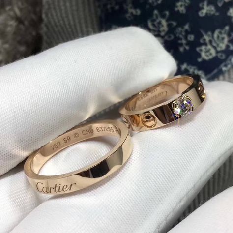 Cartier Wedding Rings, Tas Chanel, Cartier Love Ring, Couple Wedding Rings, Cartier Jewelry, Classy Jewelry, Couple Rings, Cartier Love Bracelet, Cartier Ring