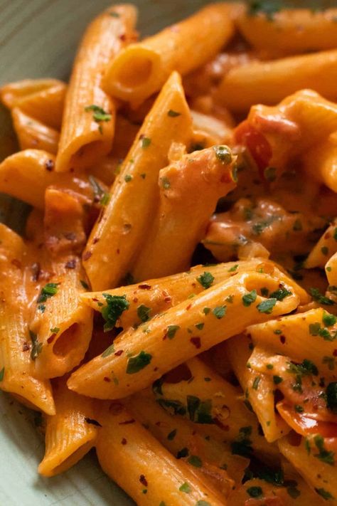 Spicy Vodka Sauce Recipe Pinterest Image Vodka Penne Pasta, Vodka Pasta Recipe, Spicy Vodka Sauce, Penne Vodka Sauce, Types Of Pasta Sauce, Spicy Pasta Sauce, Spicy Vodka Pasta, Penne Vodka, Pasta Alla Vodka