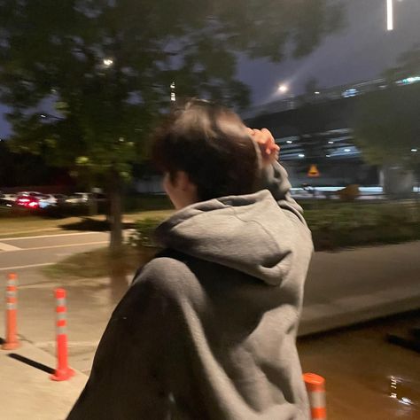 slow¹² on Twitter: "[treasure weverse] 20220617 #JUNKYU post 🌟 🐨: @treasuremembers #준규 #TREASURE… " Boyfriend Wallpaper, Kpop Wallpaper, Yg Entertainment, Boyfriend Pictures, Dark Aesthetic, Boyfriend Material, Boy Groups, Profile Picture, Location History