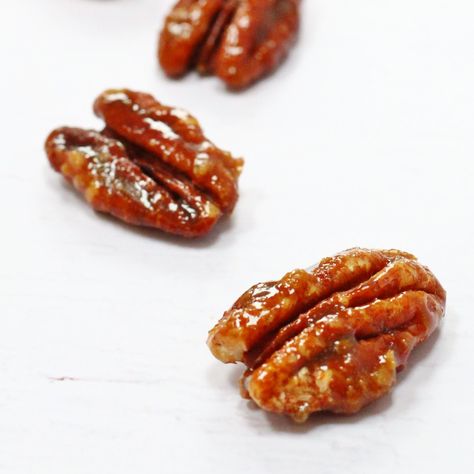 These easy caramelised pecans are so versatile. Eat them as a snack, as part of dessert, on a breakfast cereal or a salad. It's a sweet and nutty recipe that's so addictive as well as simple. Caramelised Nuts Recipe, Glazed Pecans Recipe, Caramelised Pecans, Gift Snack, Candied Pecans Recipe, Glazed Pecans, Butternut Squash Salad, Roasted Cashews, Pecan Recipes