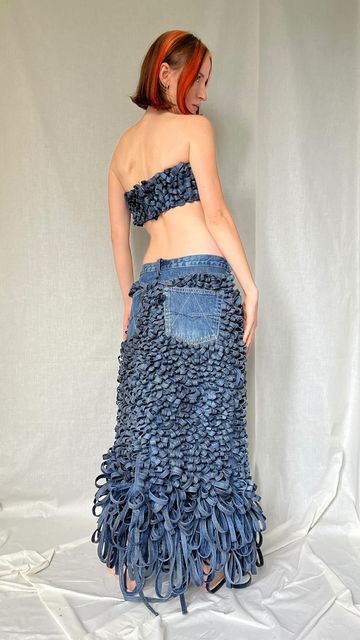 Recycled Outfit, Jeans Upcycle, Trash Fashion, Jeans Art, Recycled Outfits, Up Cycle, Upcycled Dress, Worn Jeans, Denim Art