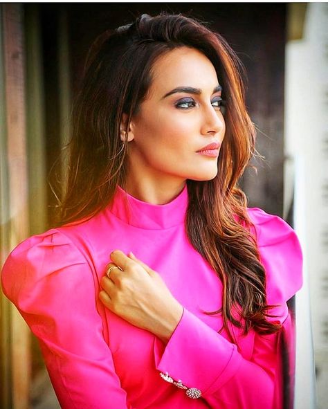 Surbhi Jyoti Instagram, Surabhi Jyoti, Dark Beauty Photography, Surbhi Jyoti, Velvet Dress Designs, Leopard Print Maxi Dress, Dress Design Sketches, Cute Preppy Outfits, Beautiful Hijab