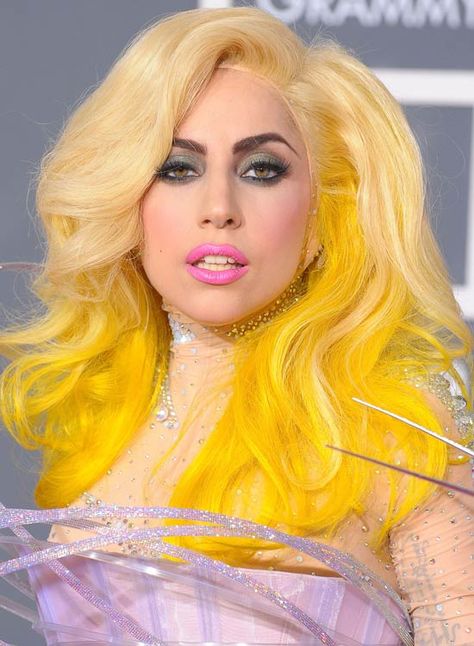 Lady Gaga Wig, 70’s Hairstyles, Hairstyles Ombre, Blonde Colors, Billy B, Hairstyle Blonde, Hot Pink Lips, 70s Hair, Ombré Hair