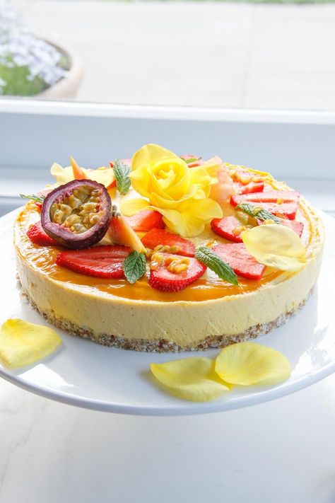 Raw Mango and Passionfruit Summer Celebration Cake. Total summery yumness - mango, passionfruit, papaya, coconut and lime. All vegan, refined sugar free. Passionfruit Cake, Mango And Passionfruit, Patisserie Vegan, Raw Cheesecake, Raw Vegan Desserts, Mango Cake, Raw Cake, Raw Mango, Raw Desserts